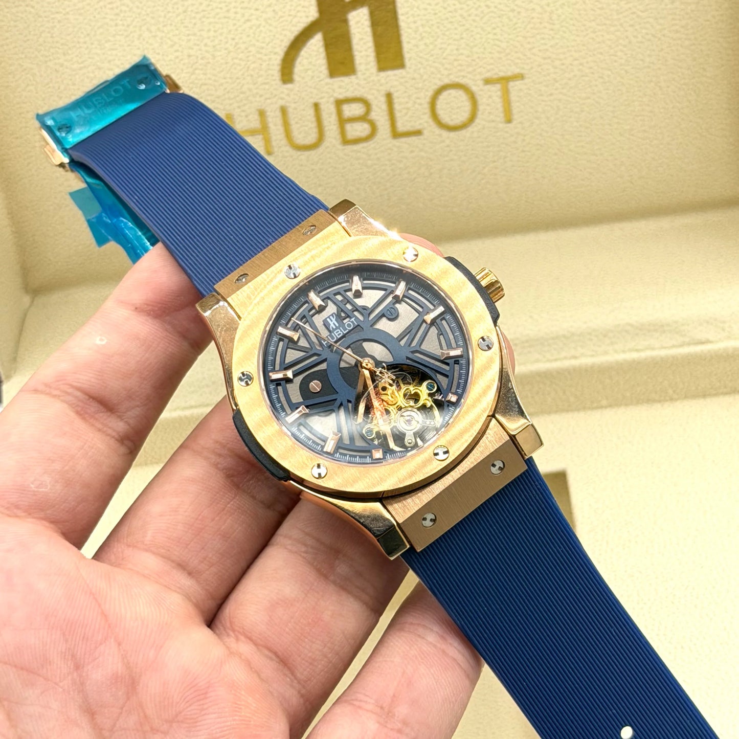 HUB MASTER PLUS WATCH WITH BOX HUB MASTER PLUS WATCH WITH BOX HUB MASTER PLUS WATCH WITH BOX HUB MASTER PLUS WATCH WITH BOX